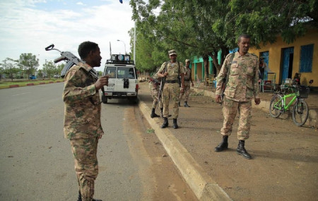 गत जुलाइमा इथियोपियाको हुमेरा सहरमा सुरक्षा दिँदै अम्हारा स्पेसल फोर्सका सदस्यहरू। तस्बिरः रोयटर्स